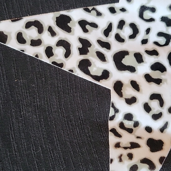 Chaser AUDRA Leopard Star Short Sleeve Graphic Tee - Picture 2 of 6